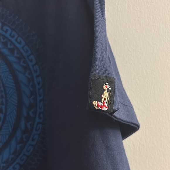 Blue Short Sleeve Tee with Circular Design - Picture 2 of 2